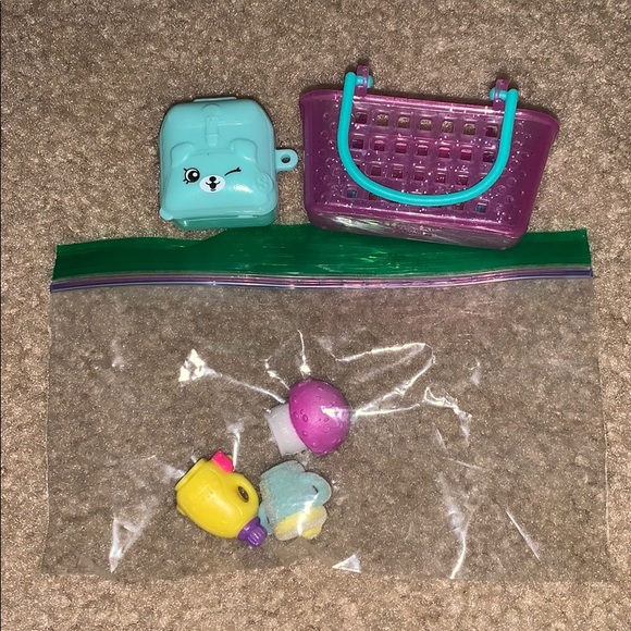 3 random pick Shopkins - Picture 3 of 3